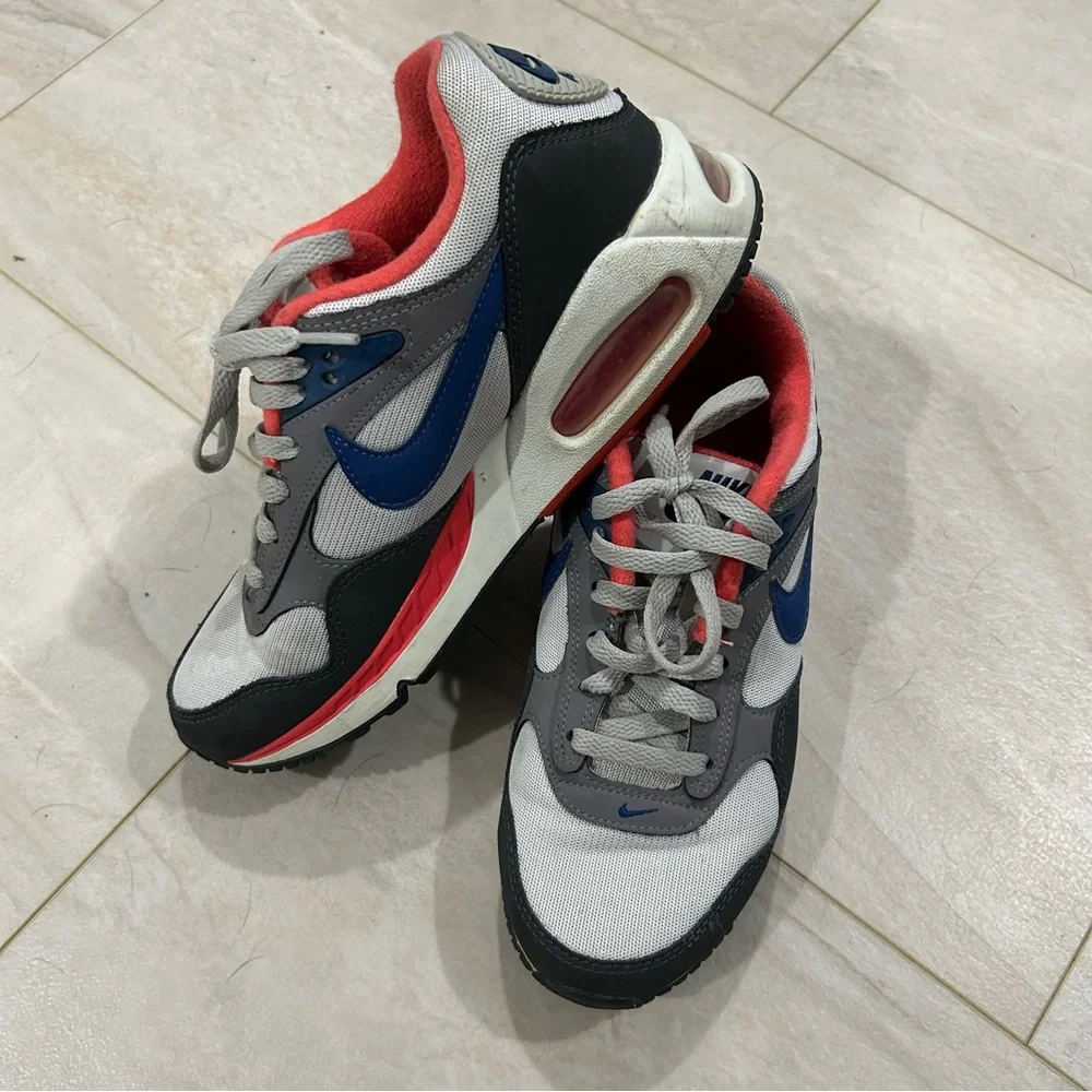 Nike Air Sneakers - Gray, Red, and Blue size 8